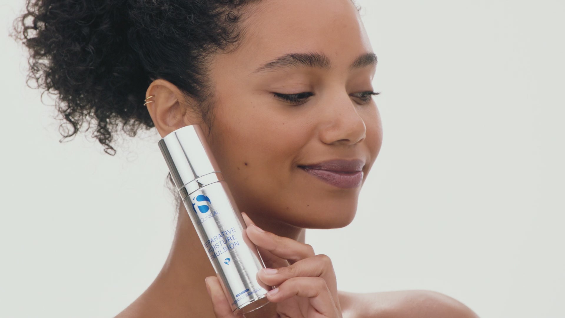 iS Clinical Reparative Moisture Emulsion